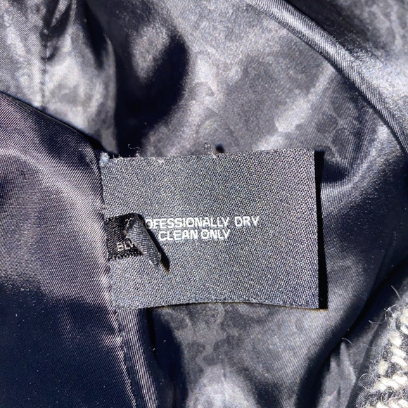 Women guess Coat in good condition - Picture 8 of 8